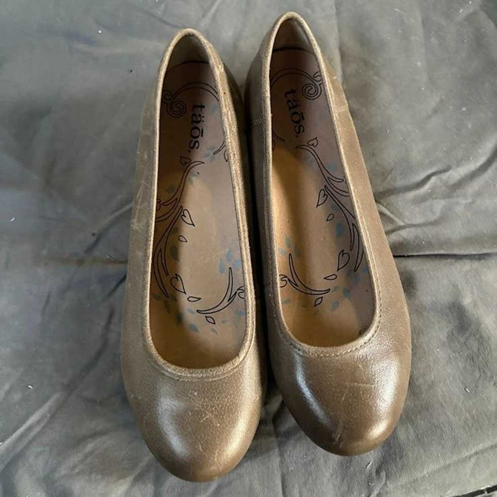 TAOS RASCAL Taupe Leather BALLET FLATS Shoes 8.5 - image 2