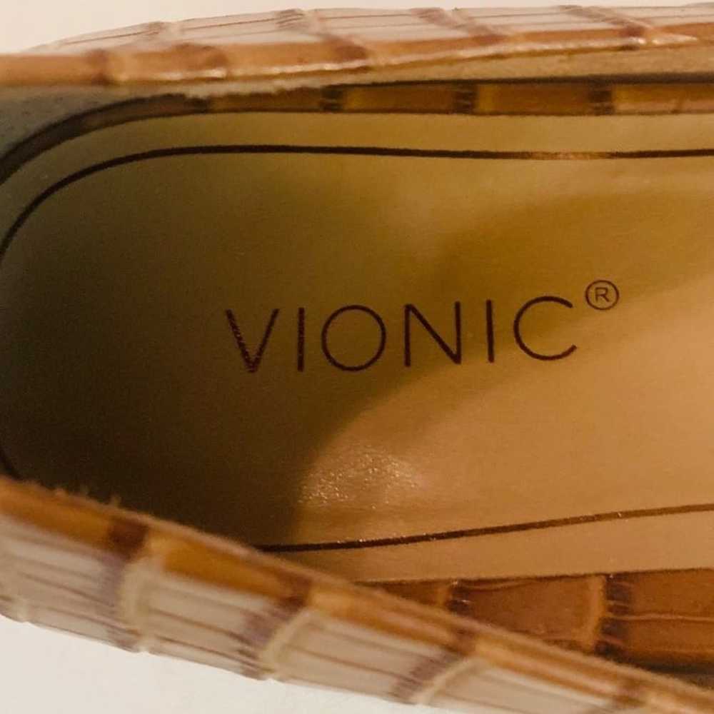 VIONIC HANNAH CROC Tan Flats - image 2