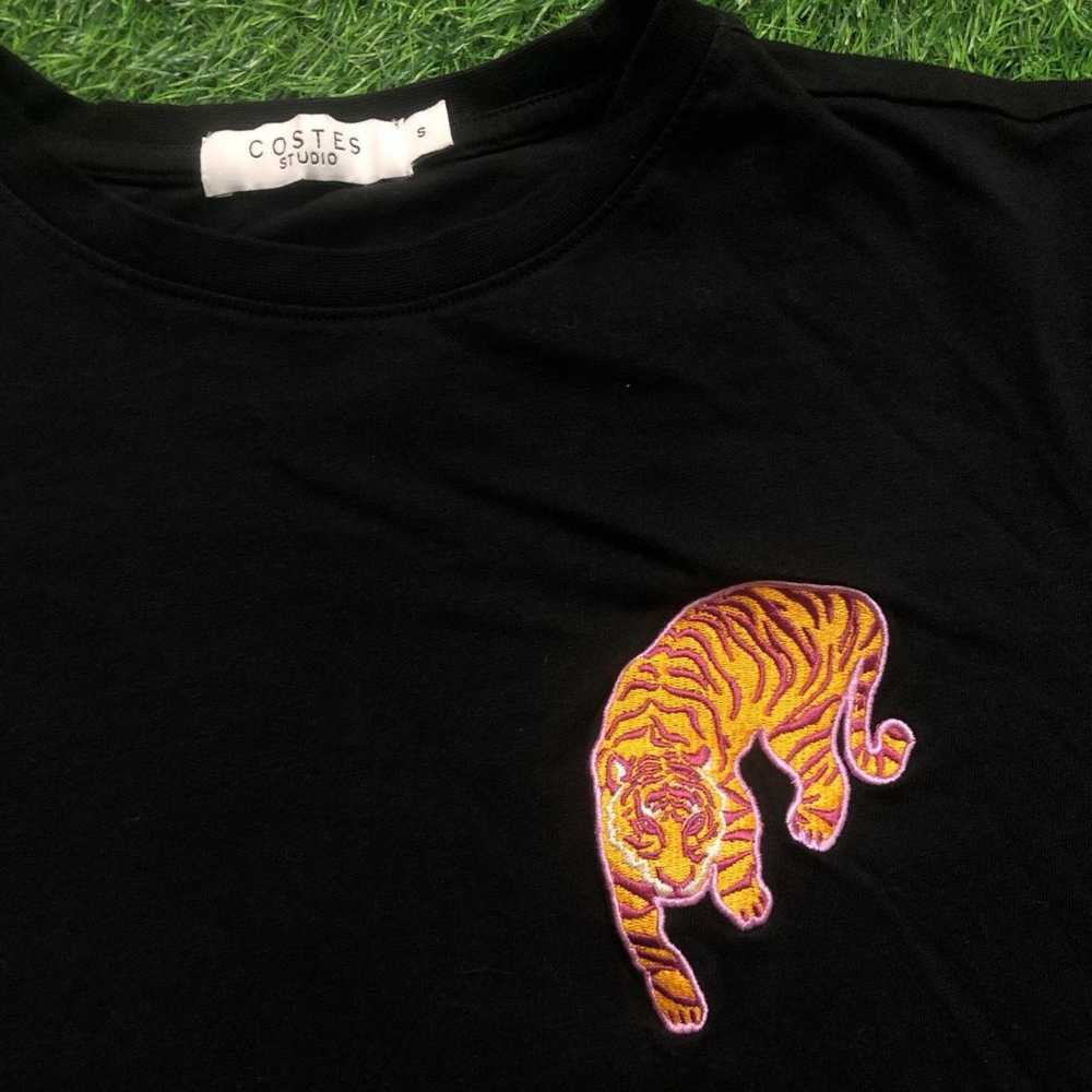 Other Women's Black Embroidered LA Tigers Graphic… - image 3