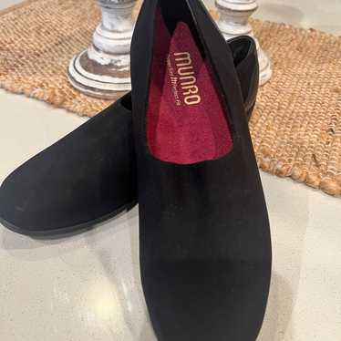 Munro Black Traveler Slip-on Women’s Size 6W EUC