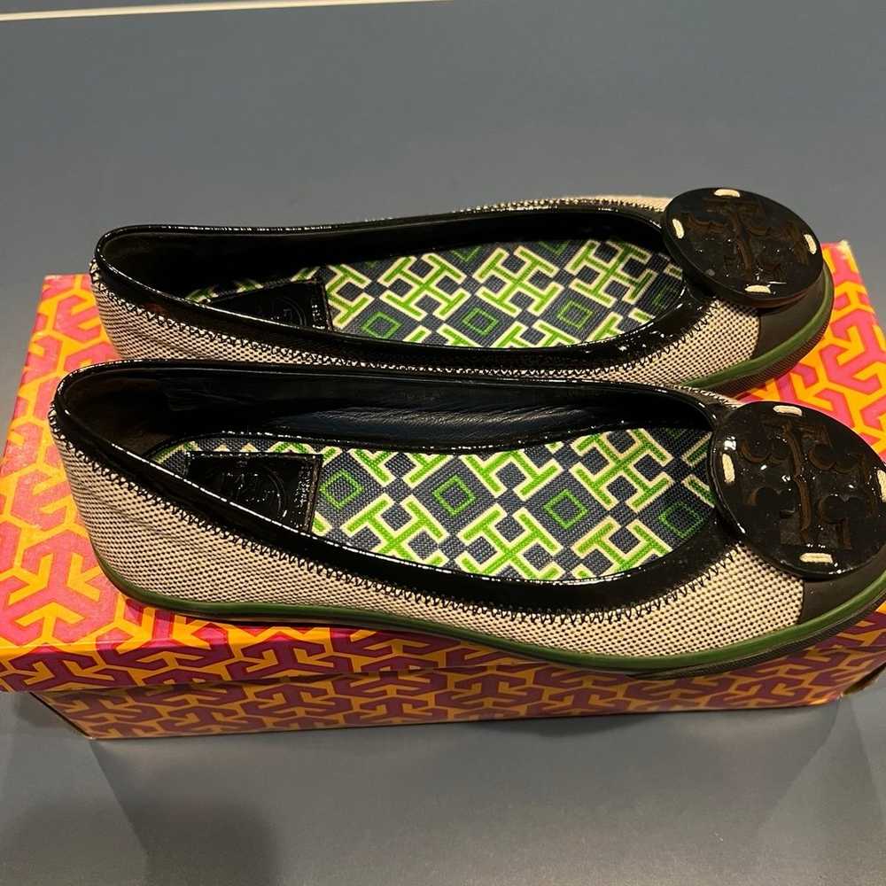 Tory Burch Channing Flat in navy, size 5 - image 2