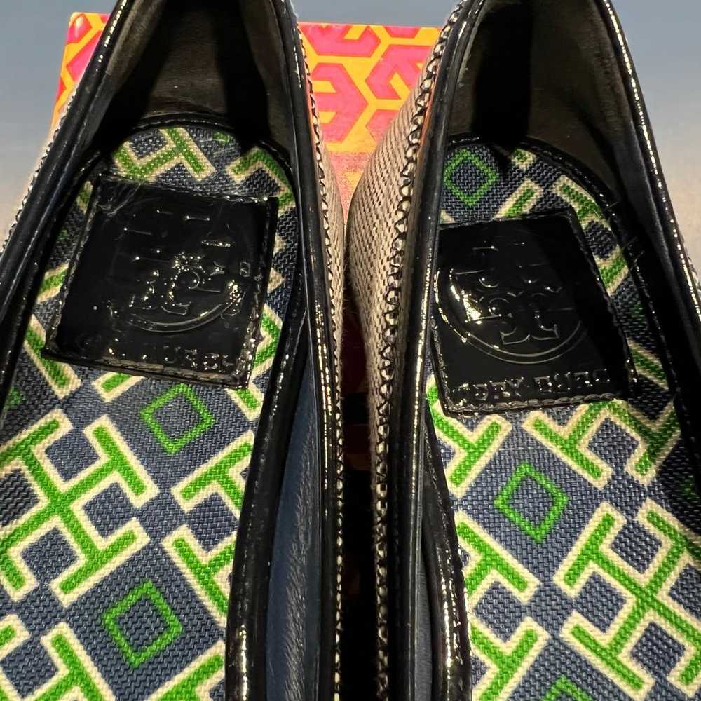 Tory Burch Channing Flat in navy, size 5 - image 3