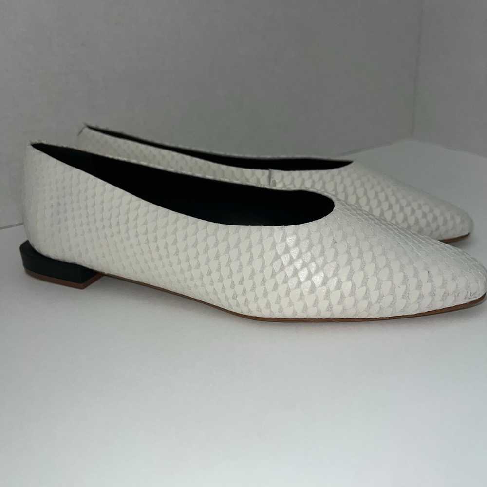 NWOT SAKS FIFTH AVENUE Snake-Embossed White Leath… - image 2