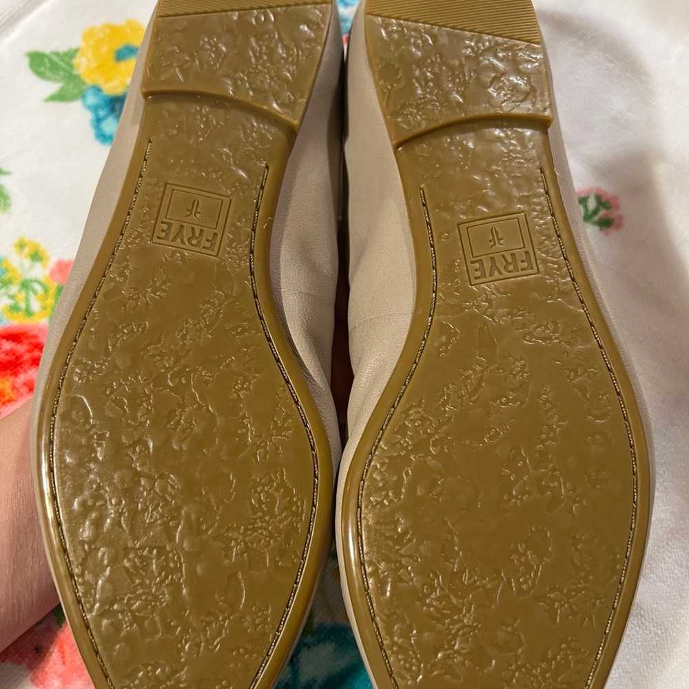 Frye leather flats, size 8.5, ash - image 4