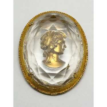 Vintage Vintage reverse intaglio glass cameo brooc