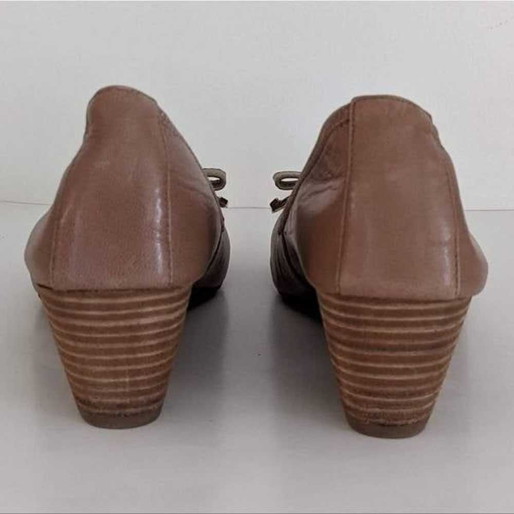 Me Too Racer Tan Leather Round Toe Wedge Flats 10 - image 4