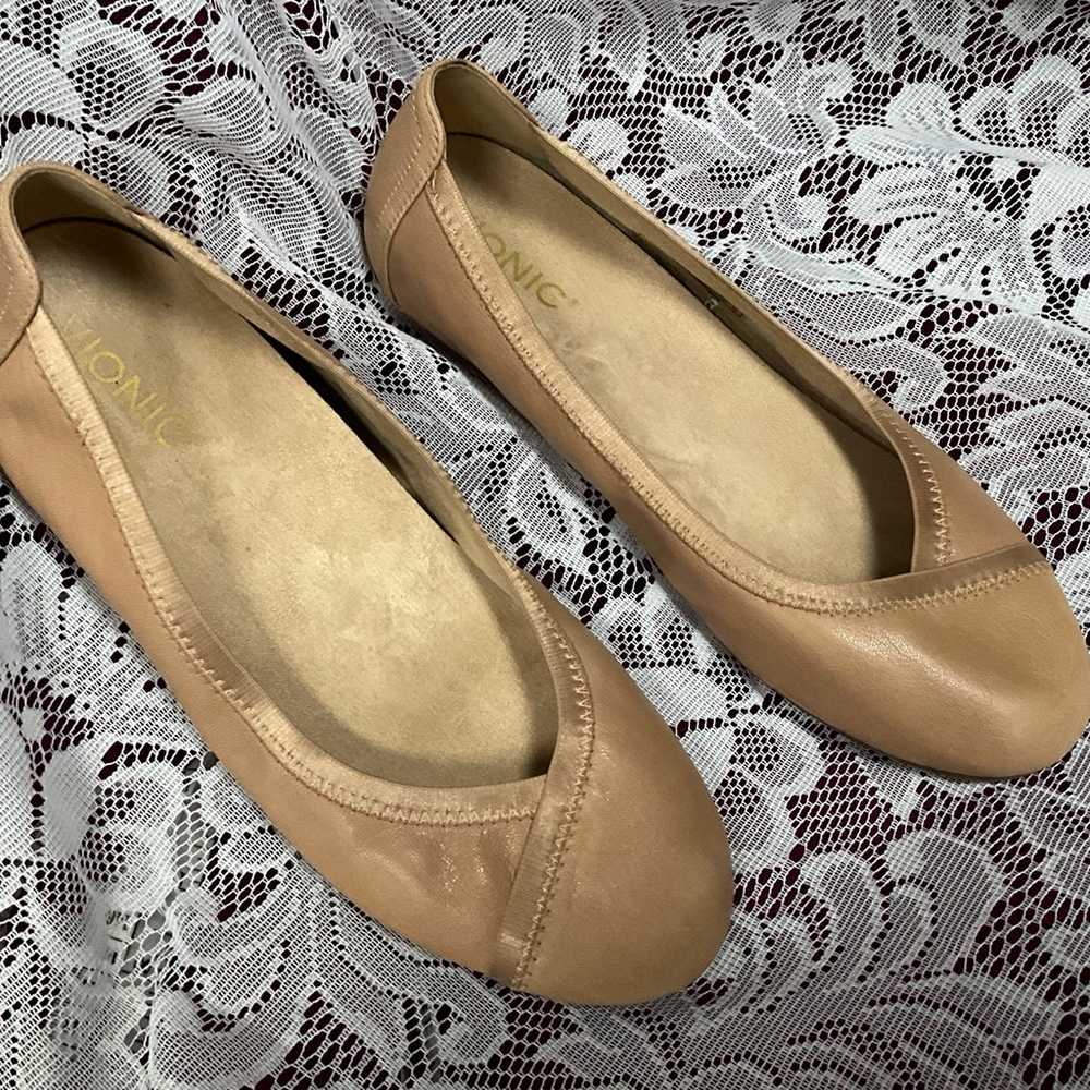 Vionic Caroll Ballet Flat Soft Tan Leather Size 9… - image 1