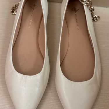 Antonio Melani cream flats