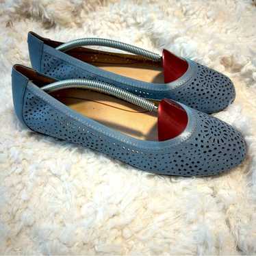 Vionic Robyn Perf Blue Flats | Size 10 - image 1