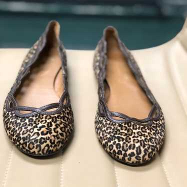 Ellie Tahari flats