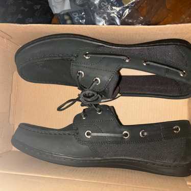 Solid black sperrys