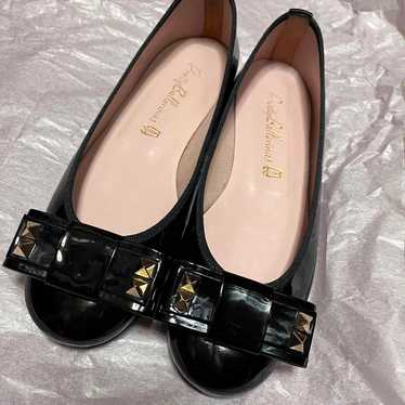 Pretty ballerina enamel flat shoes in black with … - image 1