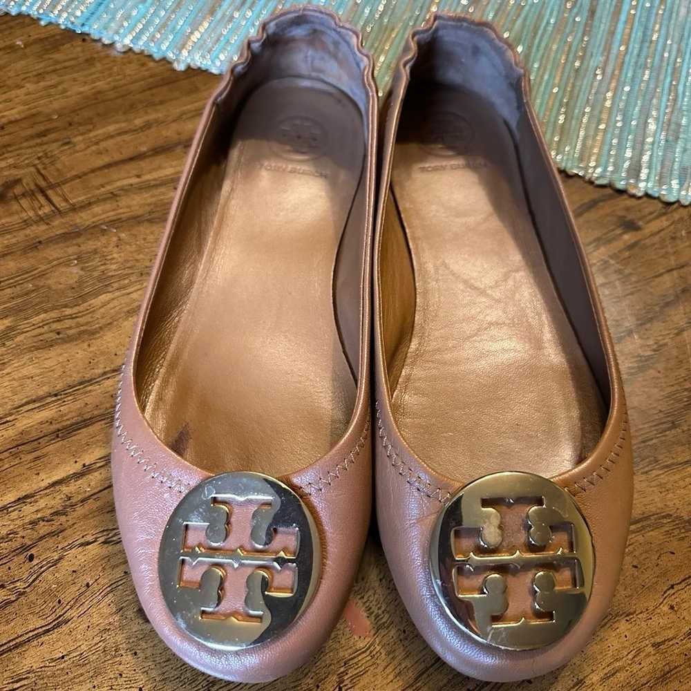 Tory Burch Minnie Ballet Flat in Tan - image 8