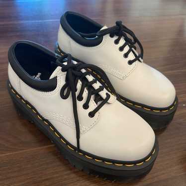 DR. MARTENS SHOES. 8053 LEATHER PLATFORM CASUAL SH