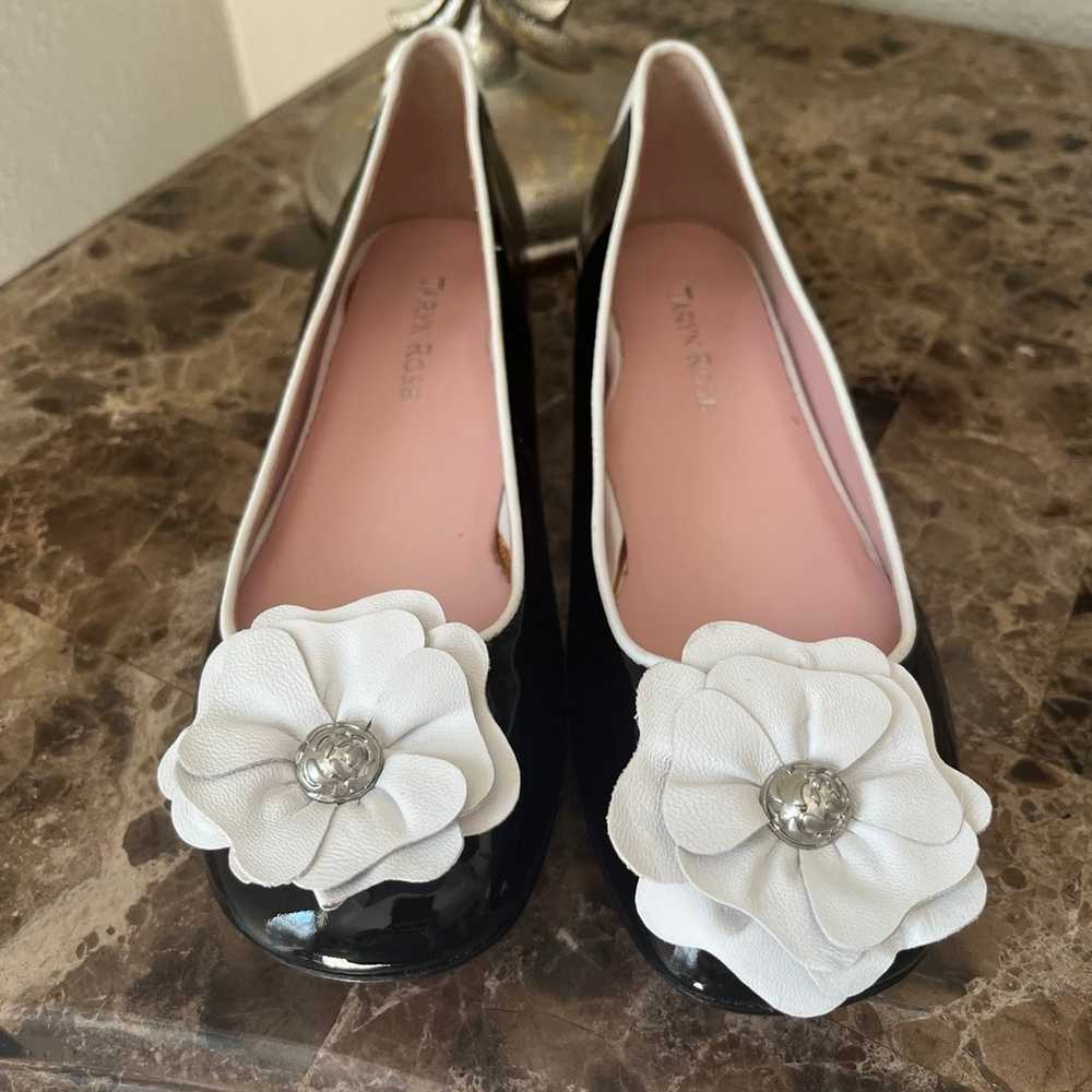 Taryn Rose  Two tone Ballet flats Rose accent 6.5M - image 2