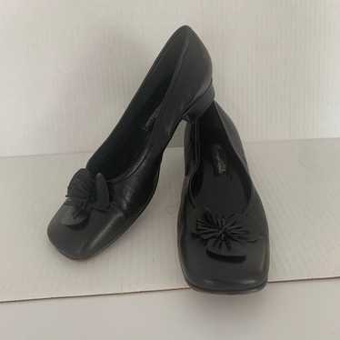 Etienne Aigner women’s black leather ballet flat … - image 1