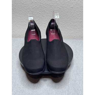 Munro Traveler Slip On Black NEW Flat Size 8 - image 1