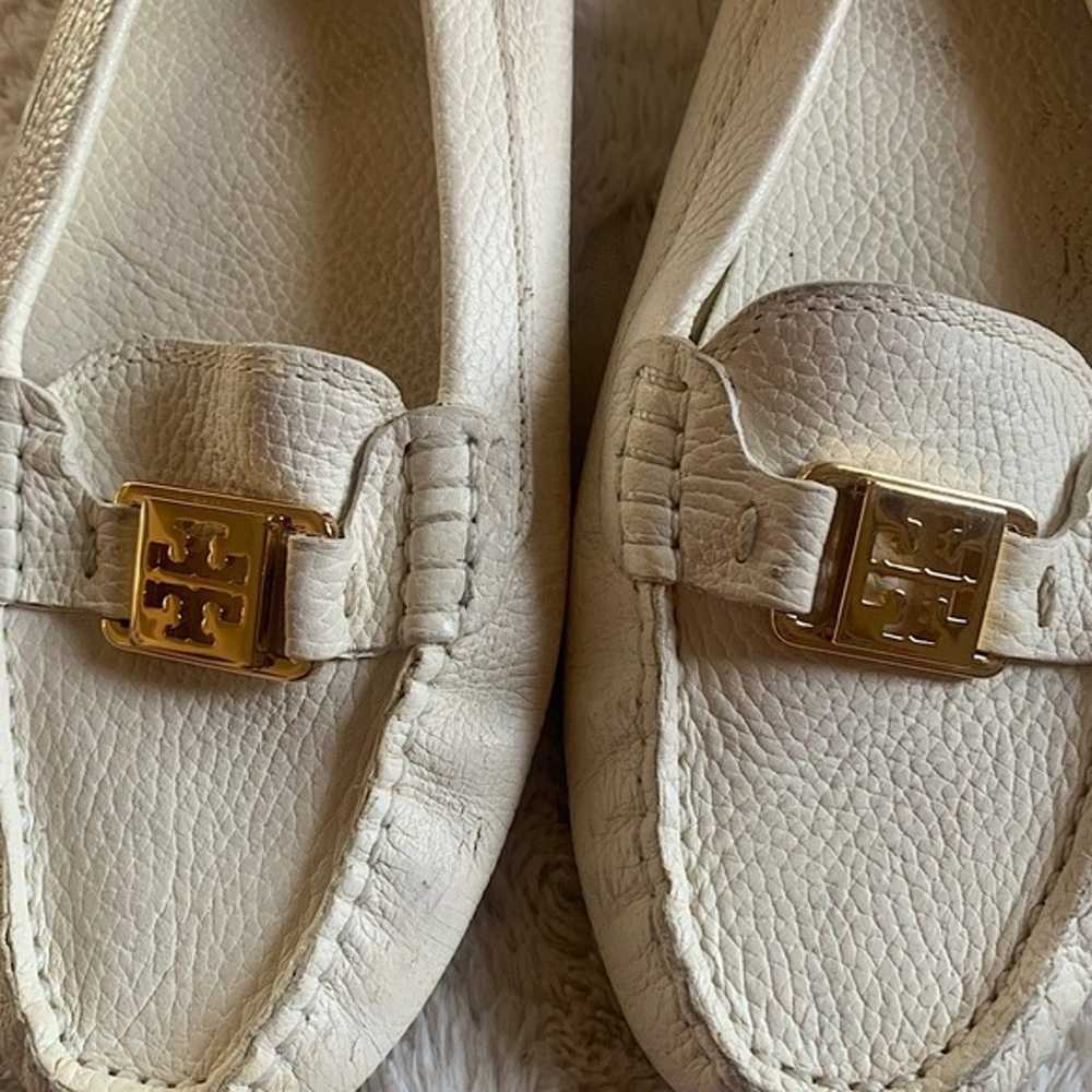 Tory Burch off white driving loafers size 10 - image 2