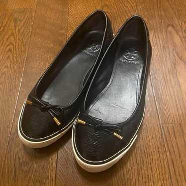 Brand new Tory Burch flat shoes.