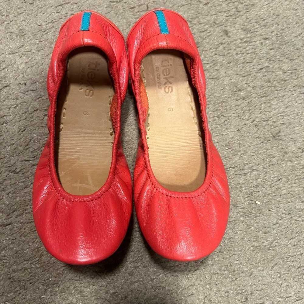 Womens Tieks 6, bright color, like new condition - image 1