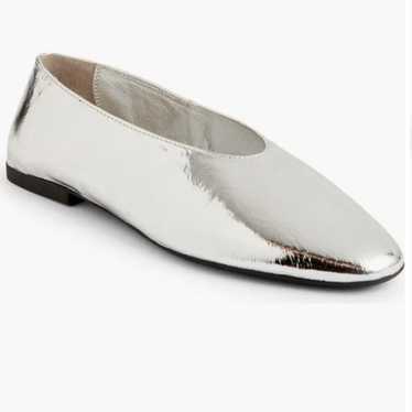 Jeffrey Campbell romp flat in metallic silver siz… - image 1