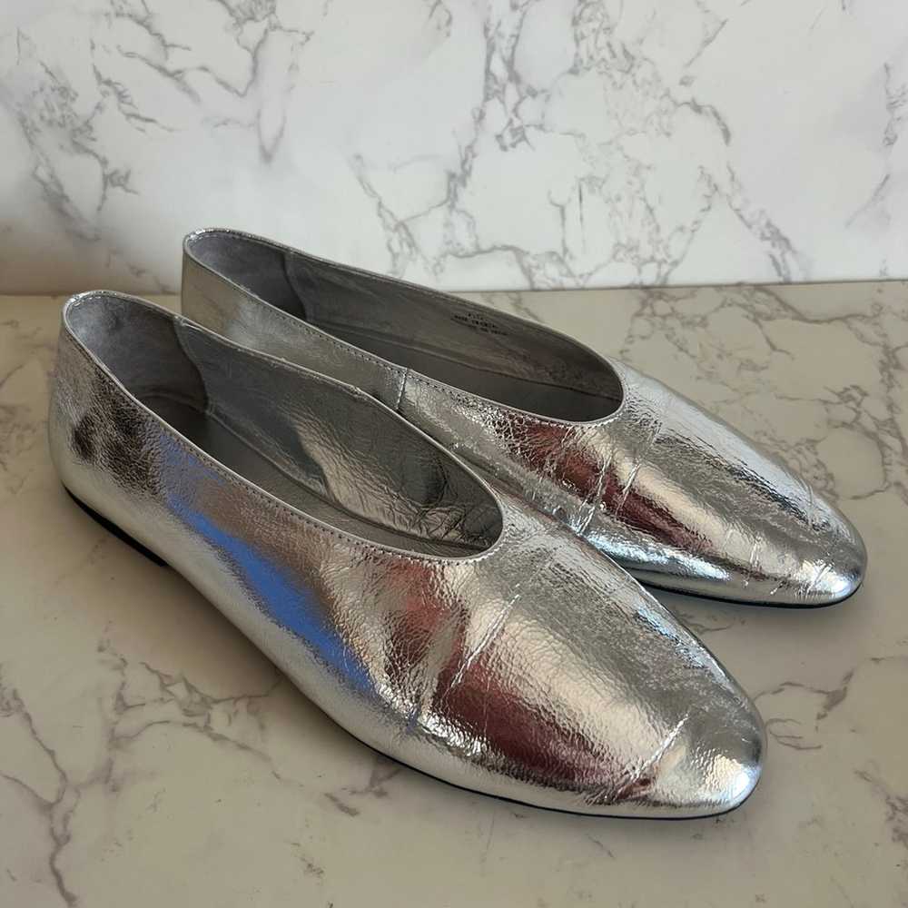 Jeffrey Campbell romp flat in metallic silver siz… - image 2