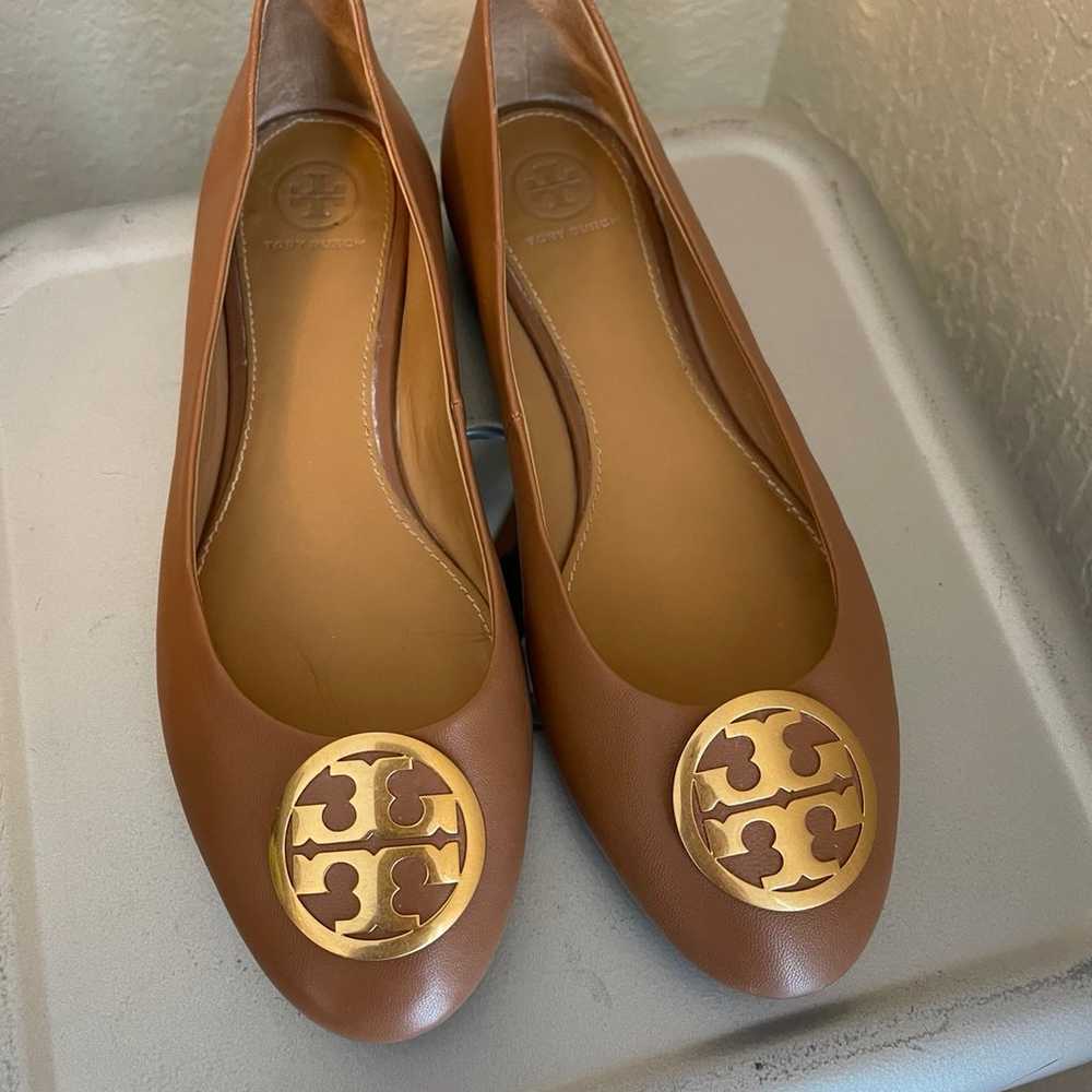 Tory Burch BENTON BROWN TAN LEATHER GOLD TONE REV… - image 1