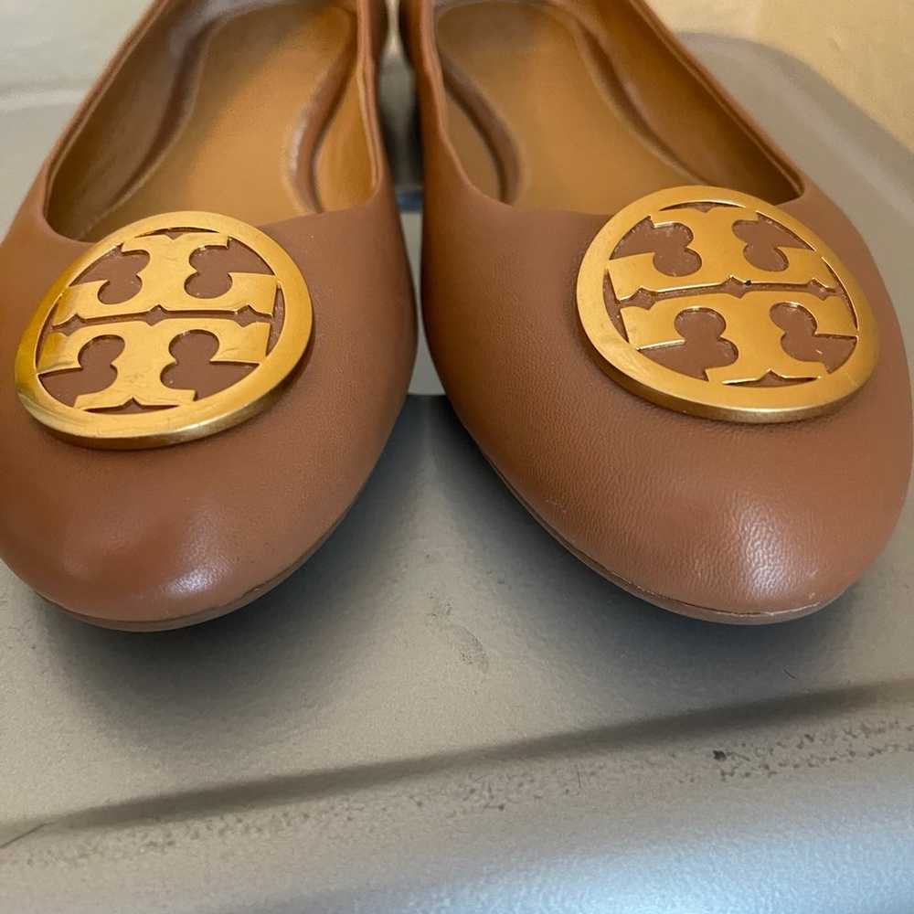 Tory Burch BENTON BROWN TAN LEATHER GOLD TONE REV… - image 2