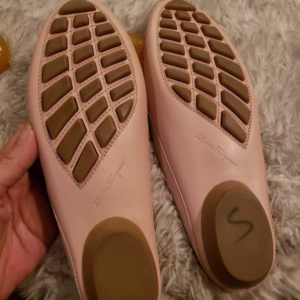 Salvatore Ferragamo pale pink leather slip on Gan… - image 7