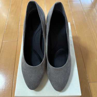 Made in Japan pumps, grey, excellent condition.