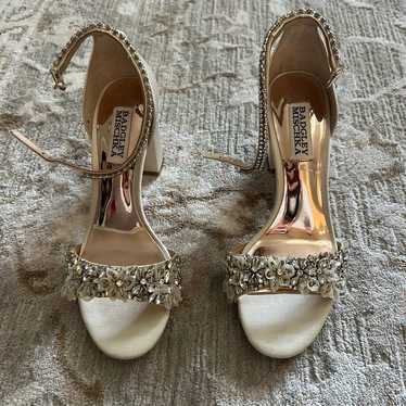 badgley mischka low heel shoes