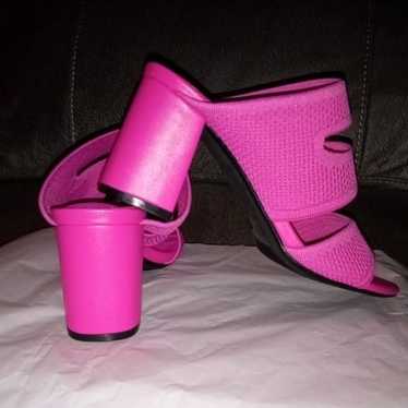 BRAND NEW! Women's Size 6.5 Pink Heels