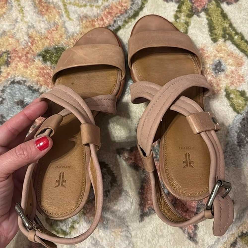 NWOT Frye Dani Criss Cross Strappy Tan Sandal 3” … - image 2