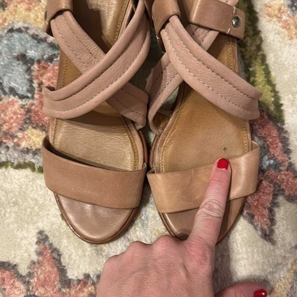 NWOT Frye Dani Criss Cross Strappy Tan Sandal 3” … - image 3