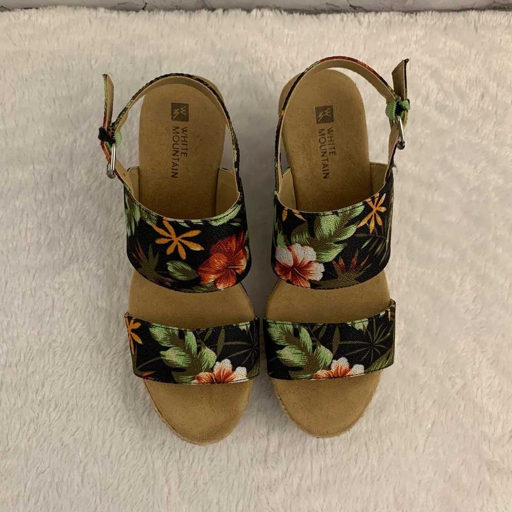 White Mountain Women’s Tropical Print Wedges Size… - image 2