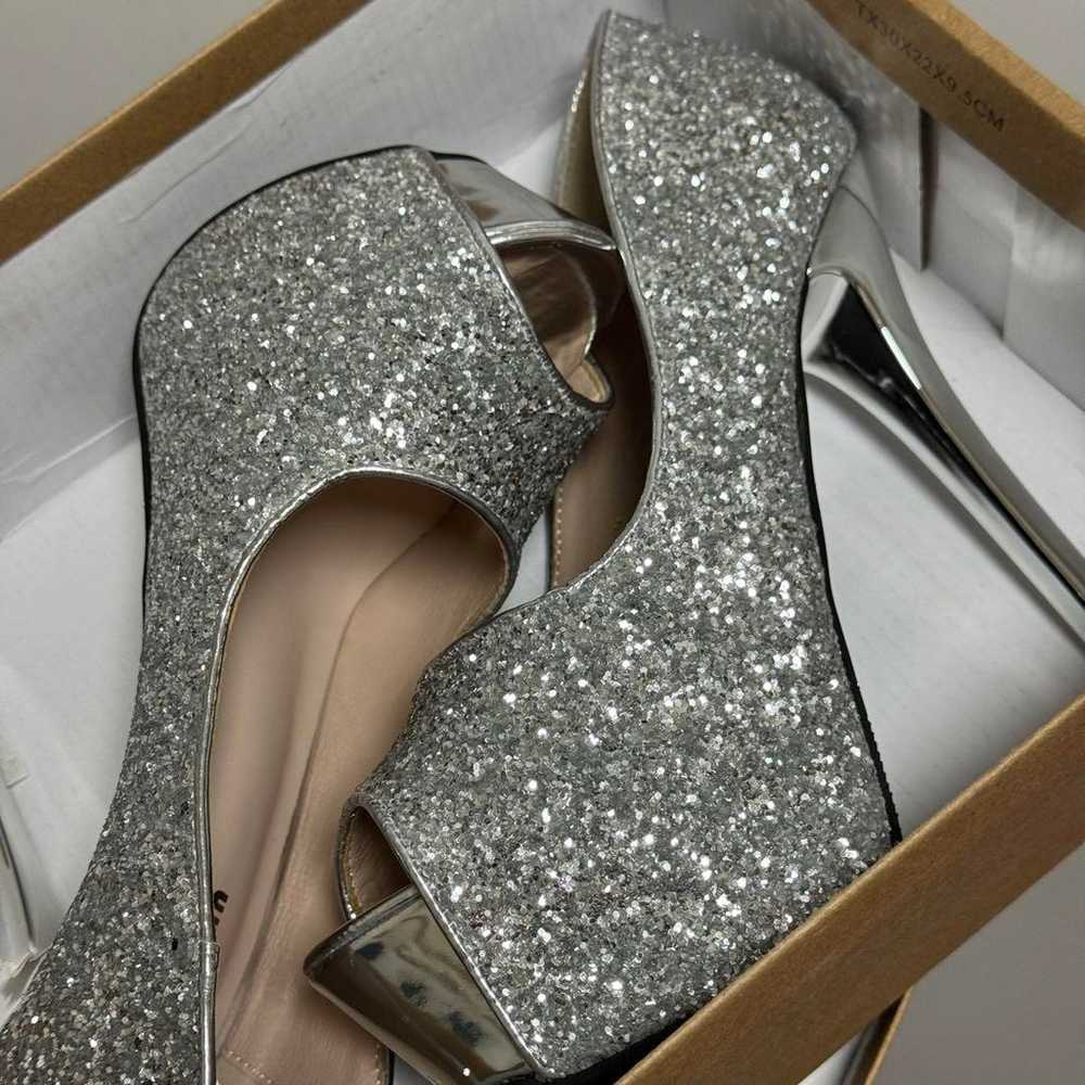 Excellent condition silver glitter high heels ope… - image 3