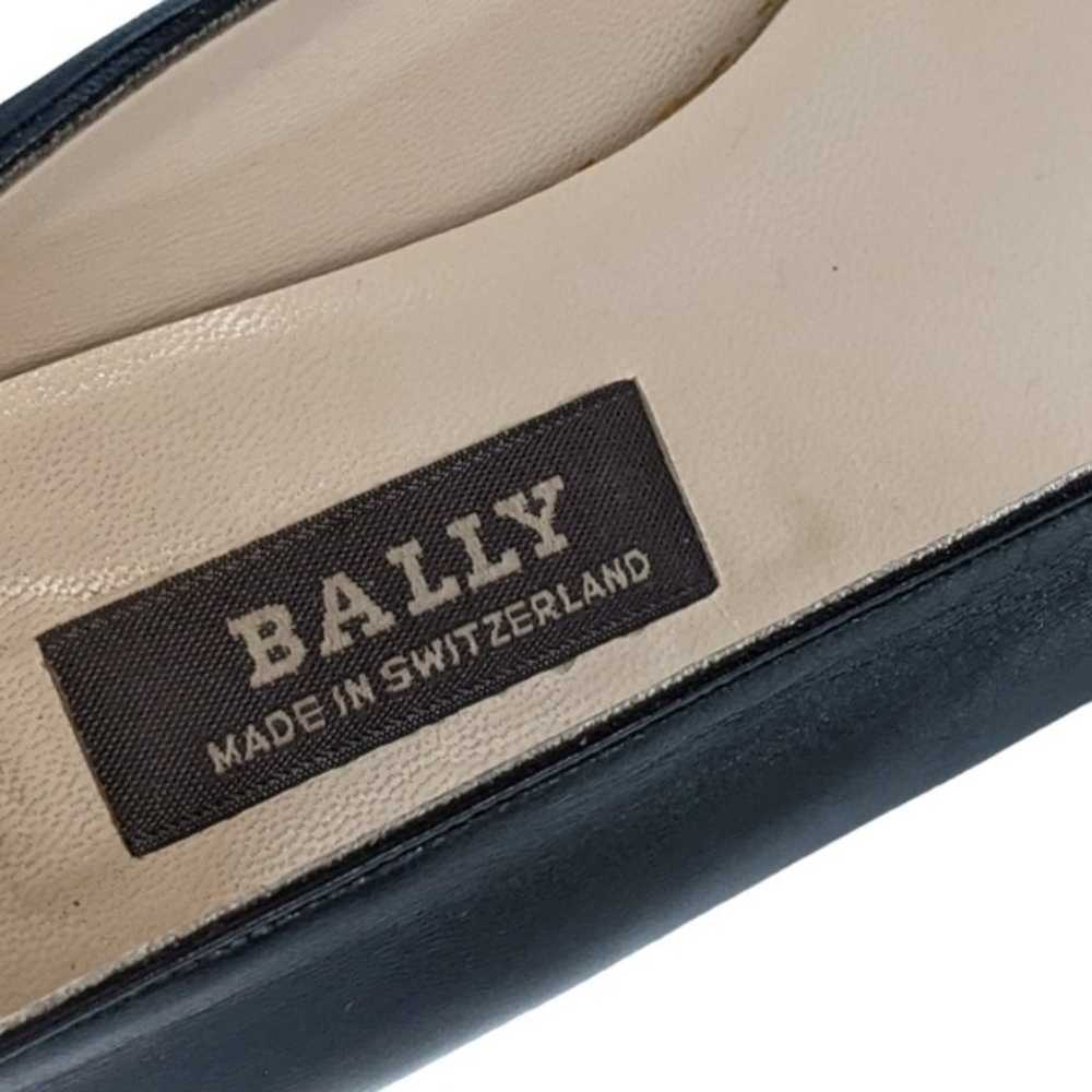 Bally classic black leather pumps round toe block… - image 2