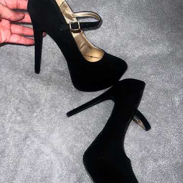 Black pump heels - image 1