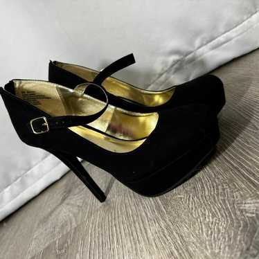 Material girl Mary Jane black pumps