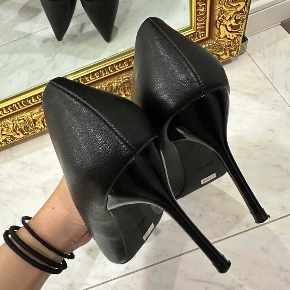 Black pumps heels. - image 2