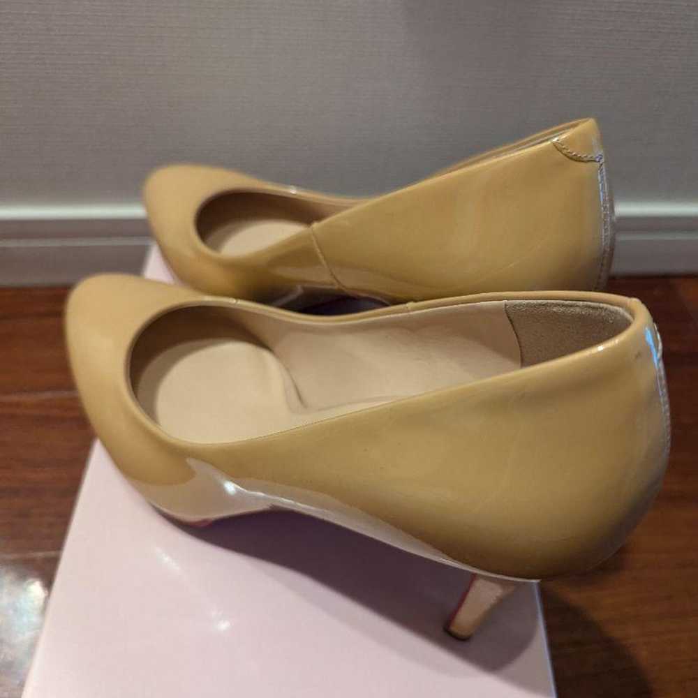 【Great Condition】DIANA Beige Pearl Enamel Heels - image 2