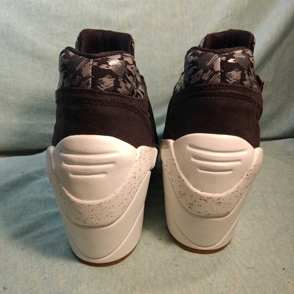 Women's Size 8 Puma X Sophia Chang Disc Wedge Bla… - image 4