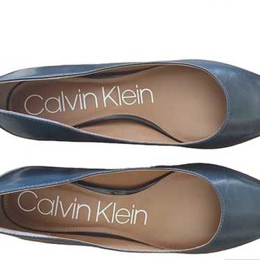 Calvin Klein Gabrianna Gray pump