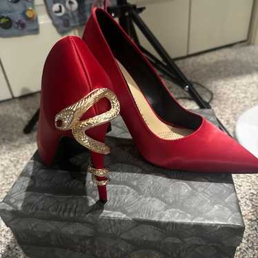 Azalea Wang hotsell KING PUMP- RED size 9