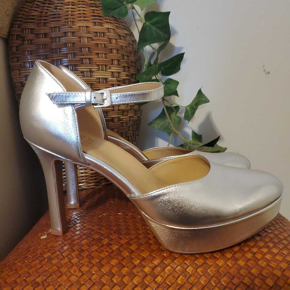 NEW Naturalizer Crissy Platform Heels 9M - image 3