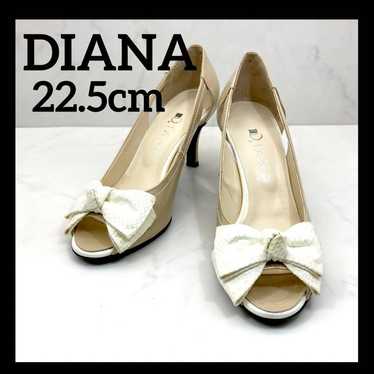 ✨Luxury Item✨DIANA Enamel Pumps Beige with White … - image 1