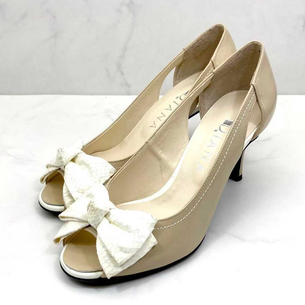 ✨Luxury Item✨DIANA Enamel Pumps Beige with White … - image 2