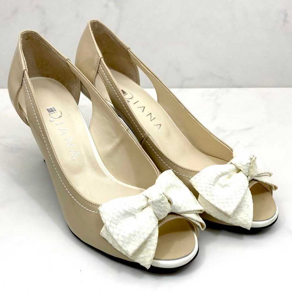 ✨Luxury Item✨DIANA Enamel Pumps Beige with White … - image 3