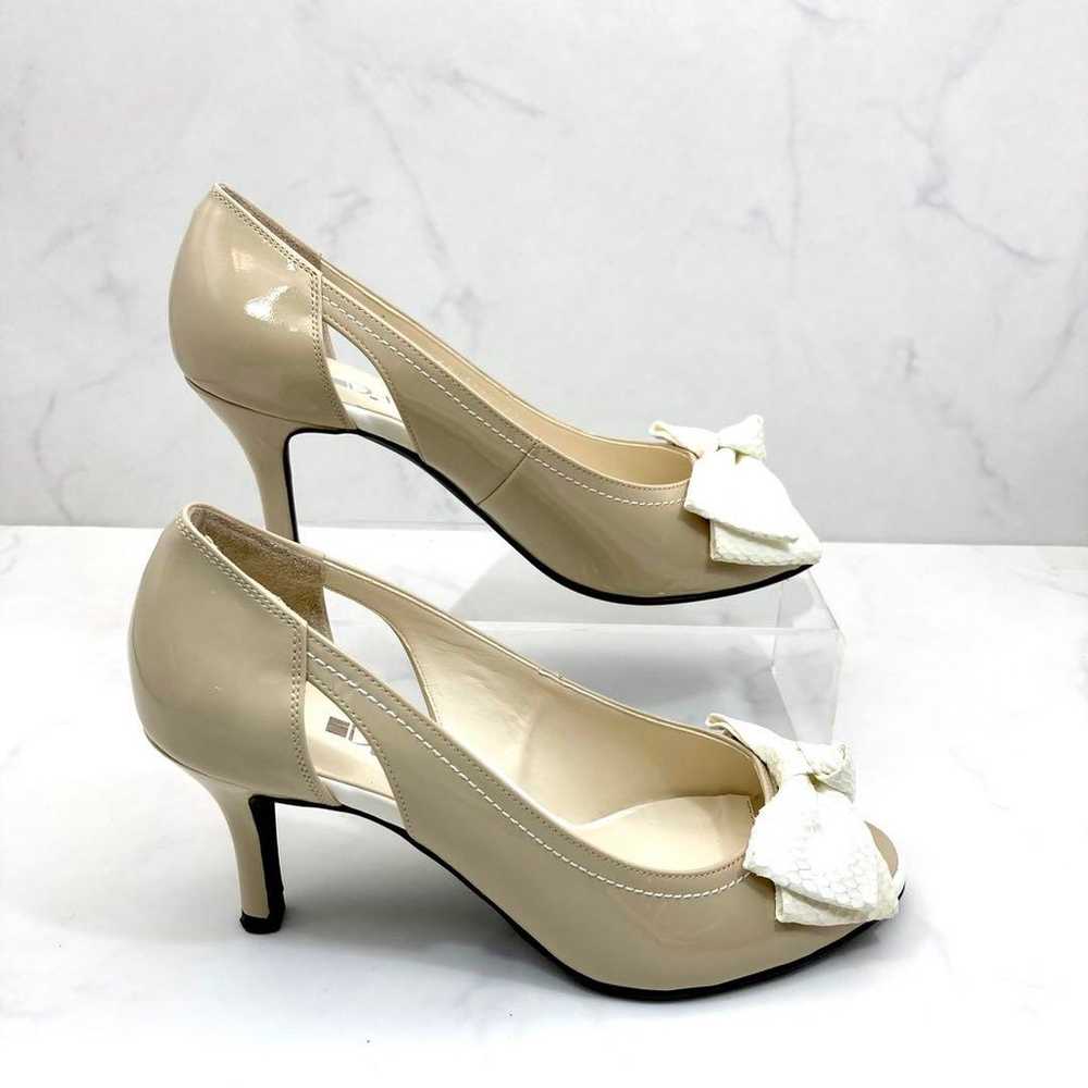 ✨Luxury Item✨DIANA Enamel Pumps Beige with White … - image 8