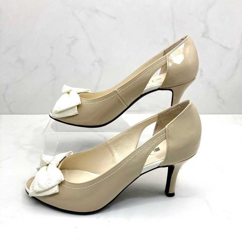 ✨Luxury Item✨DIANA Enamel Pumps Beige with White … - image 9